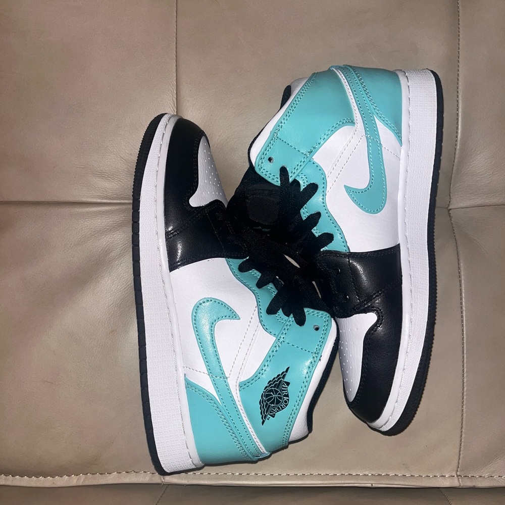 Jordan 1 Mid Tropical Twist Igloo 
CTAS Move High